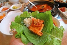 세상에나... 쌈 싸먹는 김치찌개라니