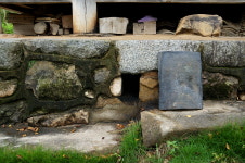 넘어오기 쉽게 대문을 사다리처럼 만든 이유