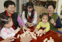 경로당에서 까르르 아이 소리, 무슨 일일까