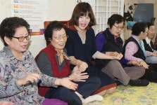 경로당에서 까르르 아이 소리, 무슨 일일까