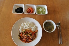 이렇듯 진실된 맛이라니...미소가 번지는 낙지비빔밥