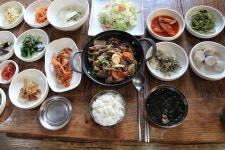 꽃돼지꿈꾸소 | 기분 좋은 직화불고기, 반찬 가짓수에 놀랐다