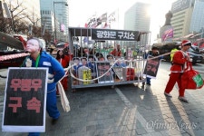 [오마이포토] 징글징글한 박근혜 하야케 내려오는 날