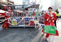 [오마이포토] 징글징글한 박근혜 하야케 내려오는 날