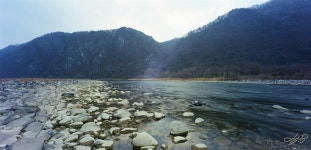 추운 겨울 돌 위에 누웠다, 미쳤다 하진 않을까