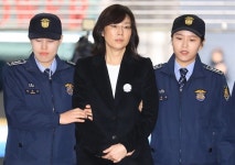 트럼프에 맞서는 미 스타들, 거긴 김기춘·조윤선 없나보네?