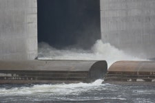 구정물이 콸콸, 썩어들어가는 내성천