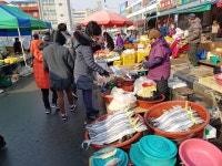 홍성 오일장..아줌마 싸게 드릴게...얼렁 오슈