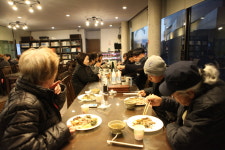 오늘 복쌈 드셨나요? 오곡밥 나누는 풍경