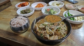 이집 국밥 진짜 쌈박해~, 국물이 기똥차게 맛있어요