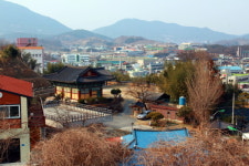 도심 속 바람이 드나들고 풍경 소리 마음을 두드린다