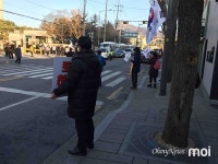 [모이] 대통령 탄핵심판 최종변론일, 헌재 주변 모습