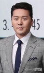[오마이포토] 조성현, 몰라보게 변한 이루