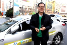 잘나가던 공무원, 6년째 창원 곳곳 누비며 택시 몰아