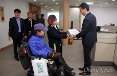 교통약자 이동지원센터, 민간 아닌 공공에 위탁하라