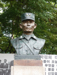 실토해서 살아남은 박정희, 검찰 출두 앞둔 박근혜는?