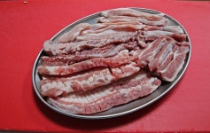 고기 손질은 푸줏간 주인이 잘한다