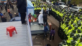 [모이] 주민들 반대 뚫고 반입되는 사드 장비