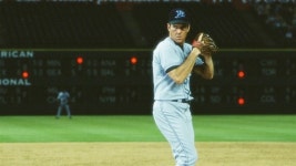 아이 셋 딸린 40대 유부남, 왜 마운드에 올랐을까