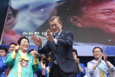 대선 하루 앞두고 TK목장의 혈투 벌어져