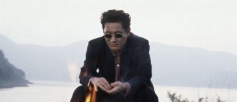 잔혹한 폭력과 따뜻한 유머를 지닌 야누스, 귀환하다