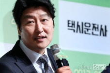 [오마이포토] 택시운전사 송강호, 승차거부 못할 기세!