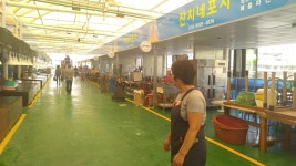 그간 고생했으니... 상처 딛고 다시 연 여수수산시장