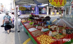[모이] 폭염에도 열린 오일장 풍경