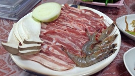 흑돼지 삼겹살구이에 멈추지 않는 손, 어쩌면 좋아