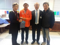간호사는 가난한 조국을 치료했고 광부는 희망을 캤다