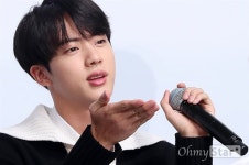 [오마이포토] 방탄소년단 진, 사랑의 손키스