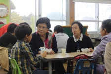 어르신들의 등교, 무려 70년이 걸렸다