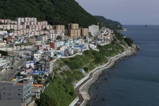 한국의 산토리니, 흰여울마을의 위기