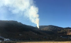 건조한 날씨 속 창원 북면 하천리 산에 화재