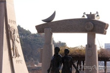 형평운동기념탑 이어 동기 이경순 시비도 옮기기로