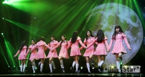 [오마이포토] 프로미스나인, 달놀이가는 소녀들처럼