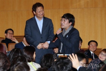 보내려는 양정철, 버티는 임종석... 밀당의 결과는?