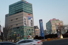부평역 앞 선거사무소 명당, 이번엔 박남춘이 선점