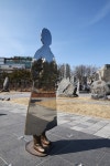얼굴이 바뀌어 보이는 부천 평화의 소녀상