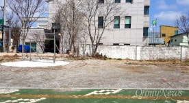 효성 창업주 조홍제 회장 송덕비 건립 추진 논란