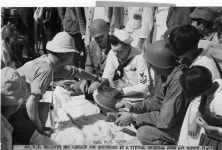 사람이 죽는 전쟁통에도 시장은 열렸다