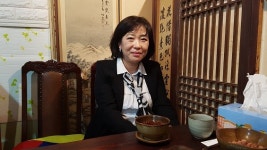 친구들과 전통차를 나눠 마시며 인생에 쉼표를 찍다