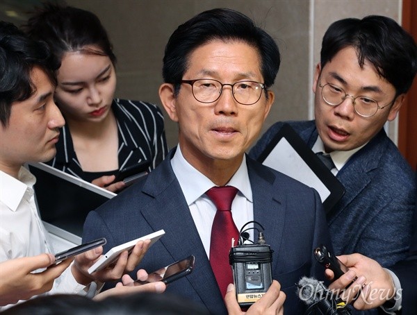 김문수 후보, 국민의힘 단일화 추진 기구 설치 제안...갈등심화 대처 필요