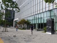 집 앞에서 50여 명이 담배를... 에어컨도 못 켠다