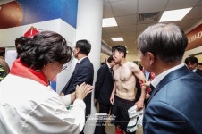 울먹이는 손흥민 토닥인 문 대통령 