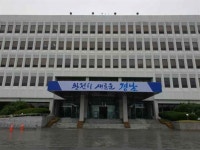 홍준표 전 경남지사 구호 당당한 경남시대 철거