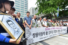 [사진] 대한문앞 쌍용차 희생자 분향소 설치, 국가폭력 책임자를 처벌하라