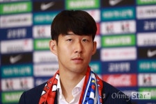 손흥민 군면제 해주자? 문 대통령의 '여섯마디'에 답 있다