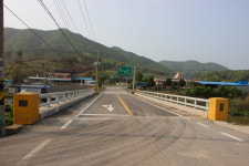 산 속에서 산 밖으로 그리고 점점 더 속세로