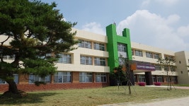 홍성여고 35년 만에 교복 자율화, 몸에 딱 붙는 교복 불편